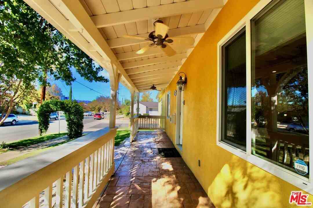 5846 Encino Ave - Photo 5 of 44