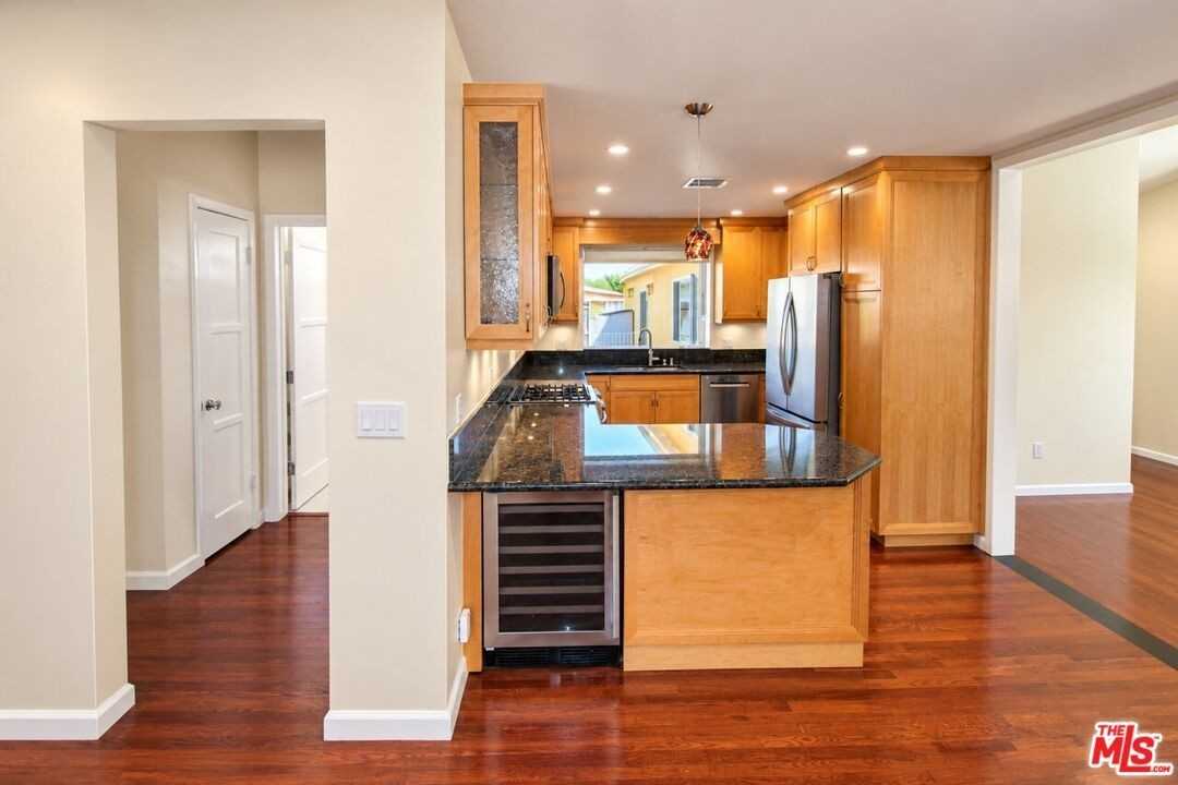 5846 Encino Ave - Photo 7 of 44