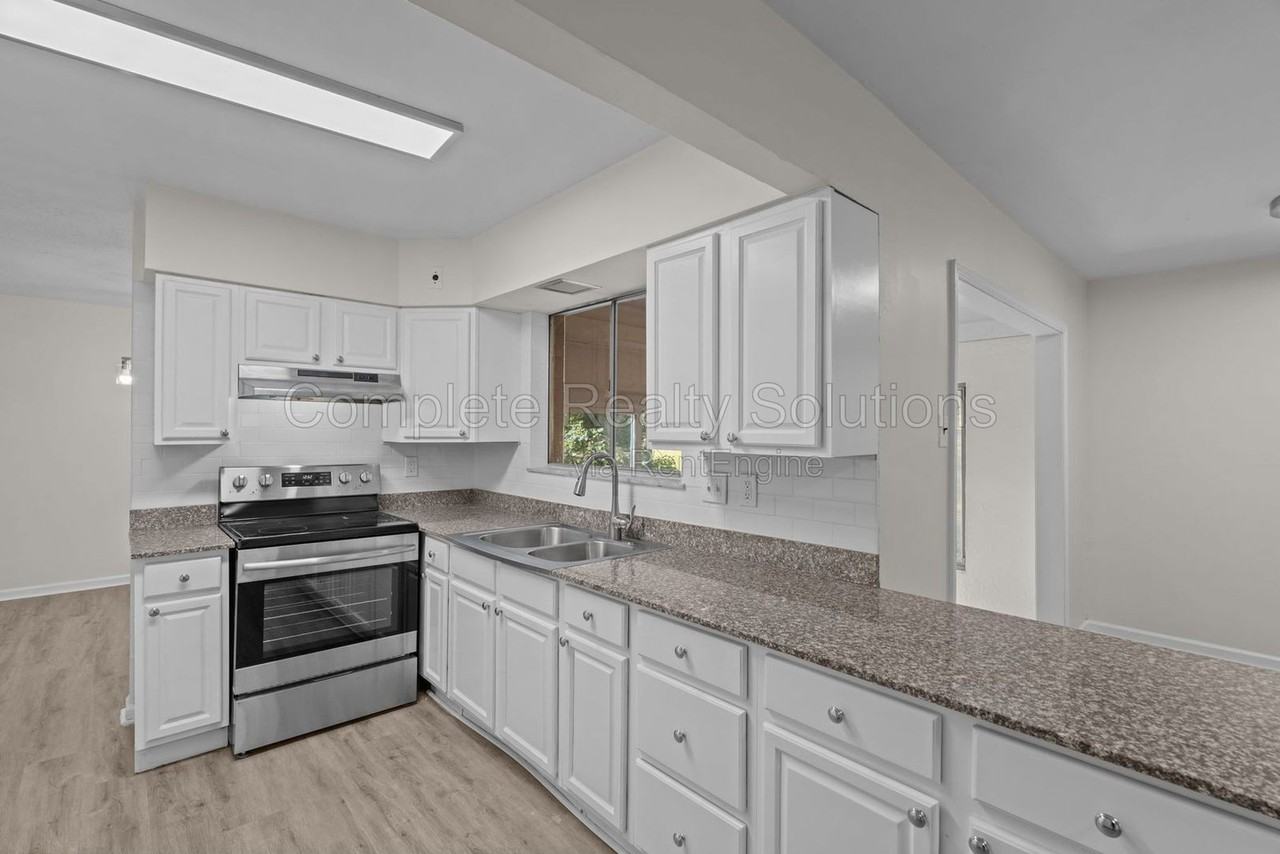 10141 Maraldo Pl - Photo 5 of 42