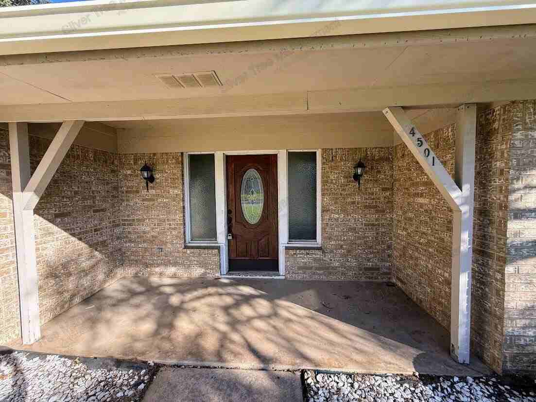 4501 Trowbridge Dr - Photo 3 of 40