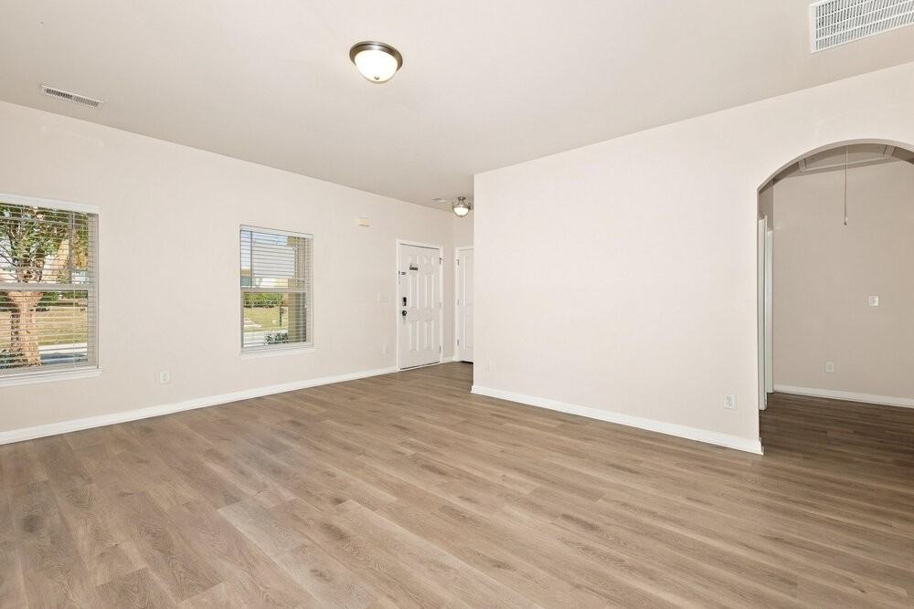 181 Stillwood Dr - Photo 3 of 16