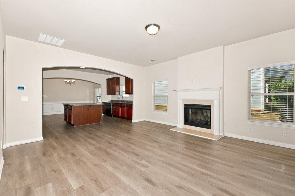 181 Stillwood Dr - Photo 4 of 16