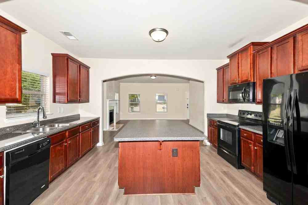 181 Stillwood Dr - Photo 6 of 16