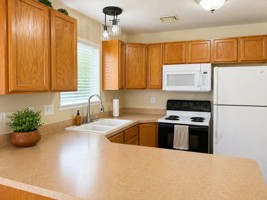 featured image of 920 Andrews Pl