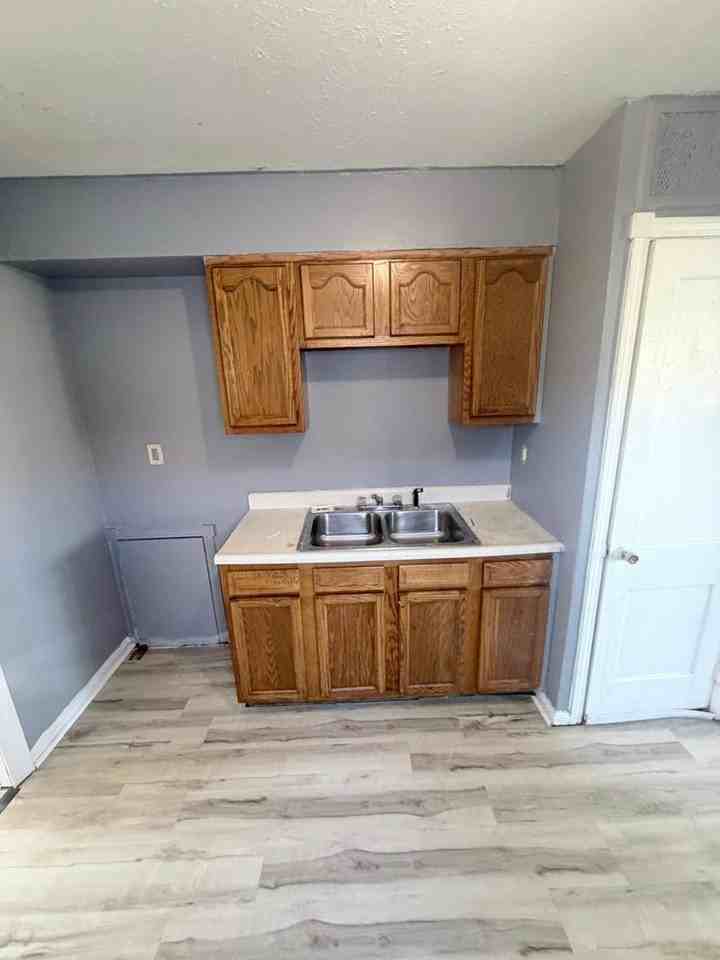 12309 Brookfield Ave - Photo 3 of 26