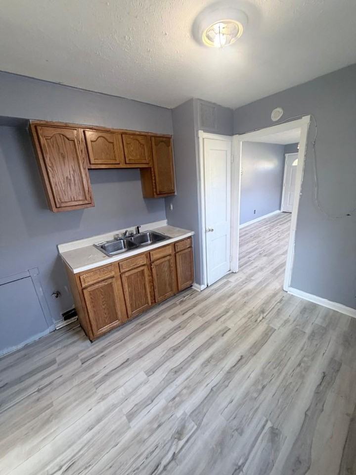 12309 Brookfield Ave - Photo 4 of 26