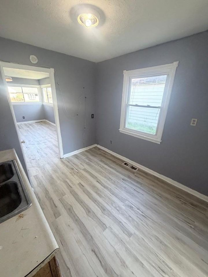 12309 Brookfield Ave - Photo 6 of 26