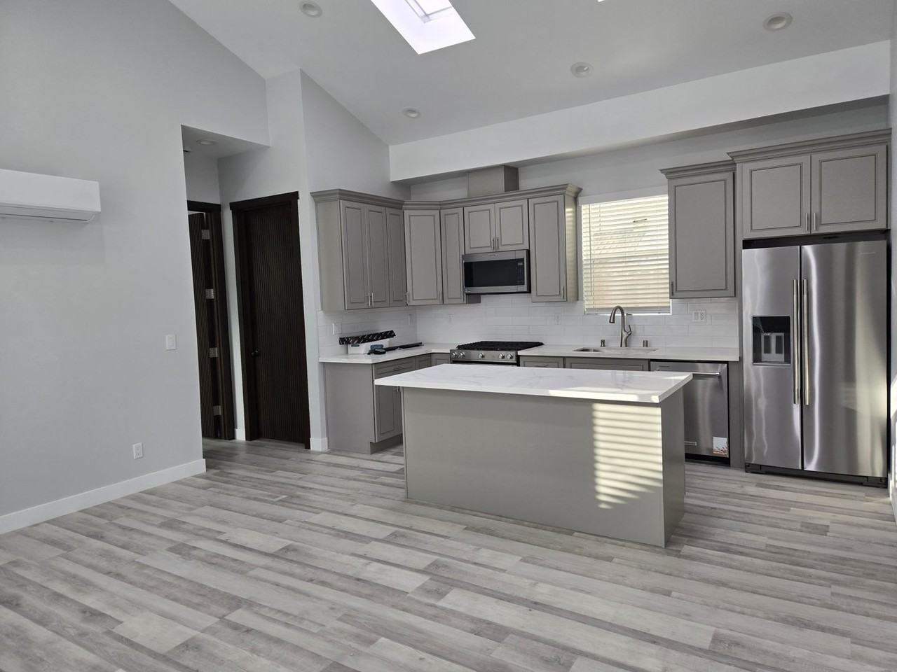 17814 Florwood Ave - Photo 2 of 16