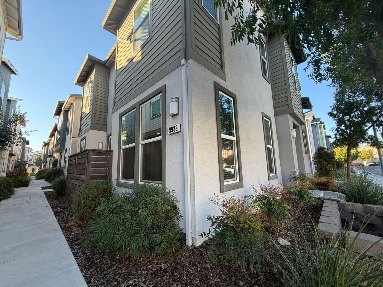 9932 Del Surf Ln - Photo 3 of 50