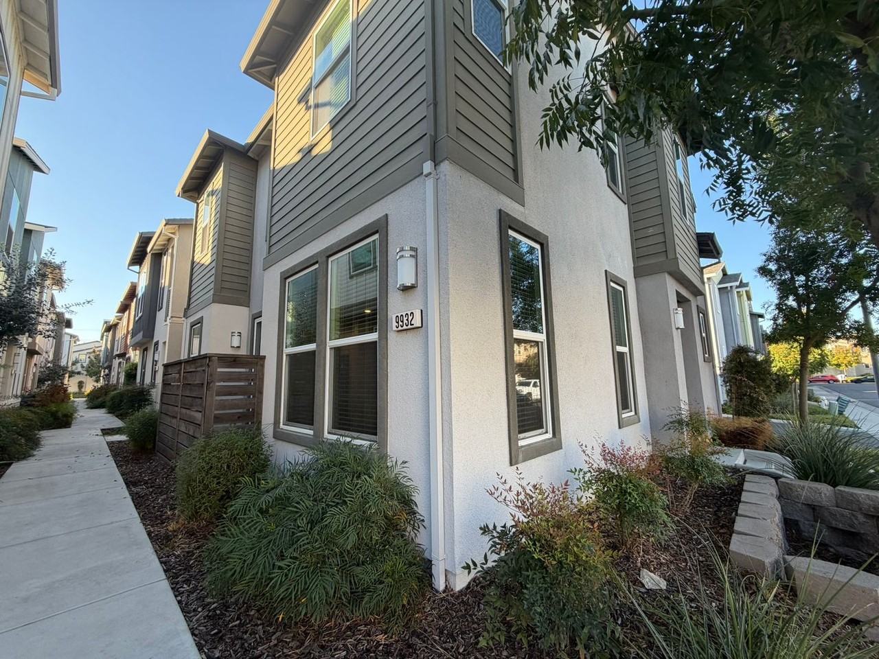 9932 Del Surf Ln - Photo 5 of 50