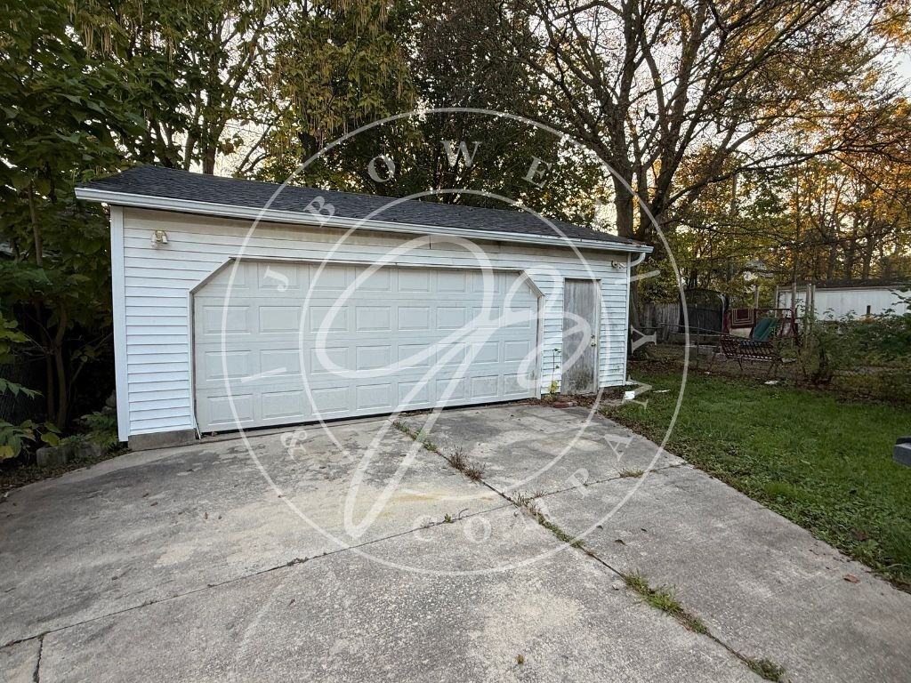 1716 Parkdale Ave - Photo 2 of 9