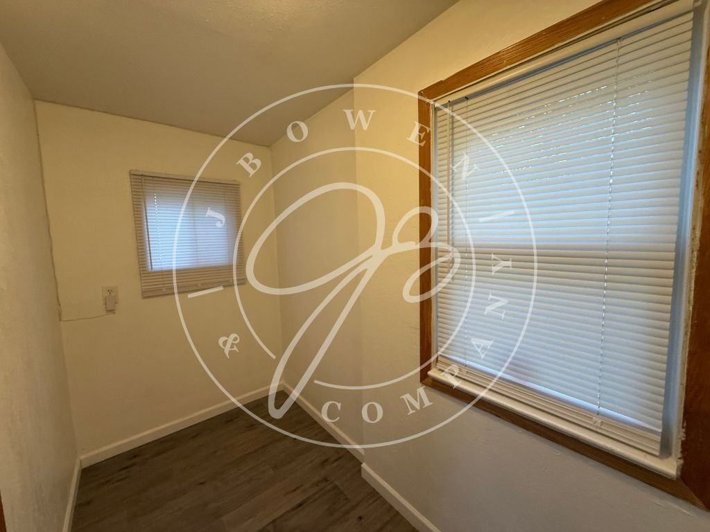 1716 Parkdale Ave - Photo 3 of 9