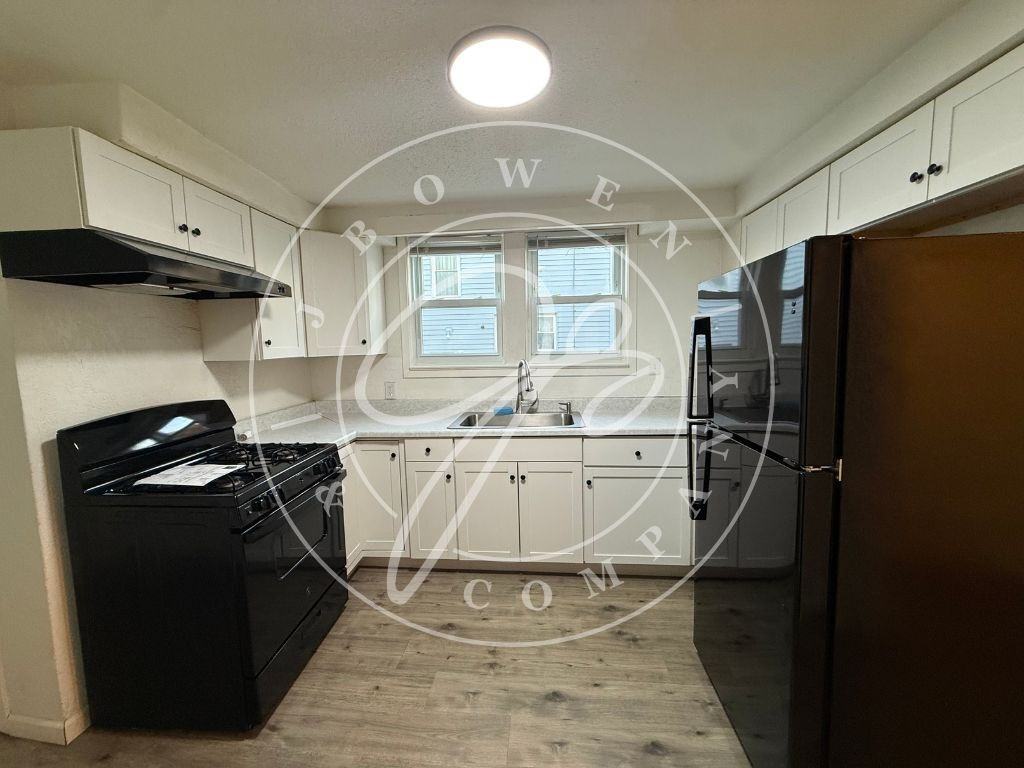 1716 Parkdale Ave - Photo 4 of 9