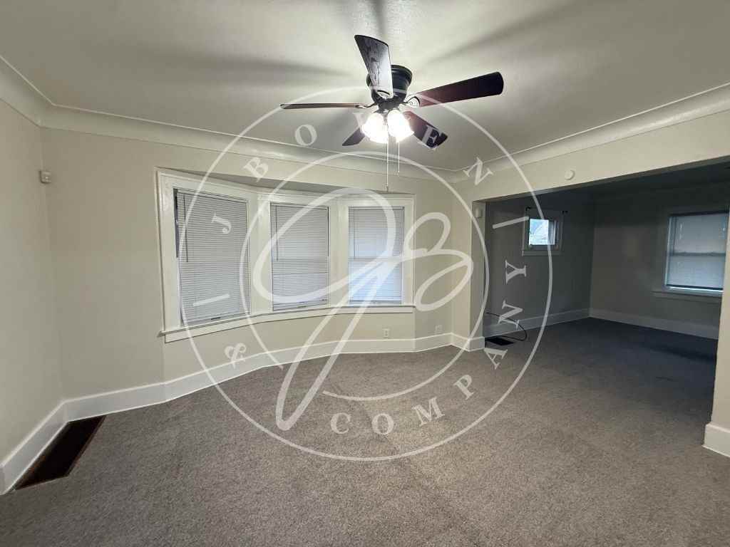 1716 Parkdale Ave - Photo 5 of 9