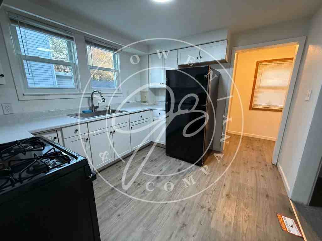 1716 Parkdale Ave - Photo 6 of 9