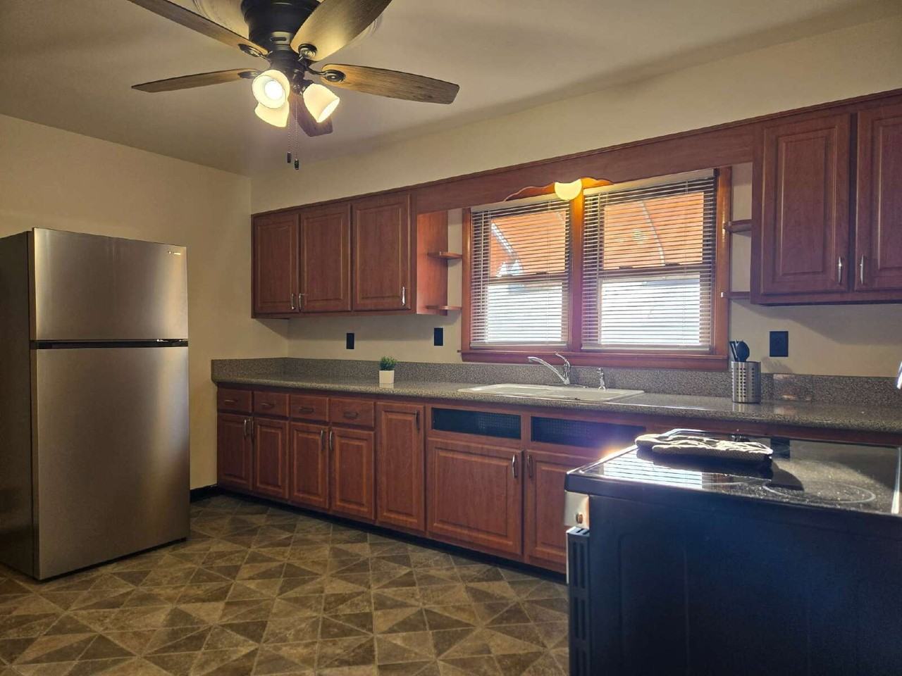 229 N Milton Ave - Photo 2 of 31