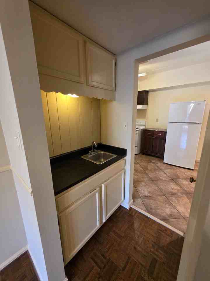 1549 Pinehurst Dr - Photo 5 of 12
