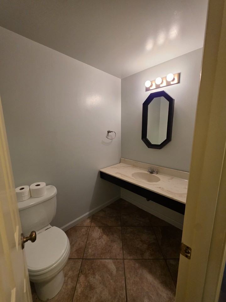 1549 Pinehurst Dr - Photo 7 of 12
