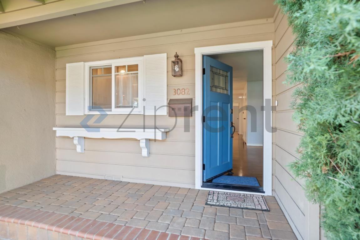 3082 Millar Ave - Photo 4 of 27