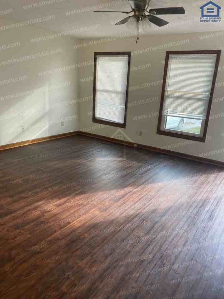 127 Cascade Ave - Photo 5 of 13
