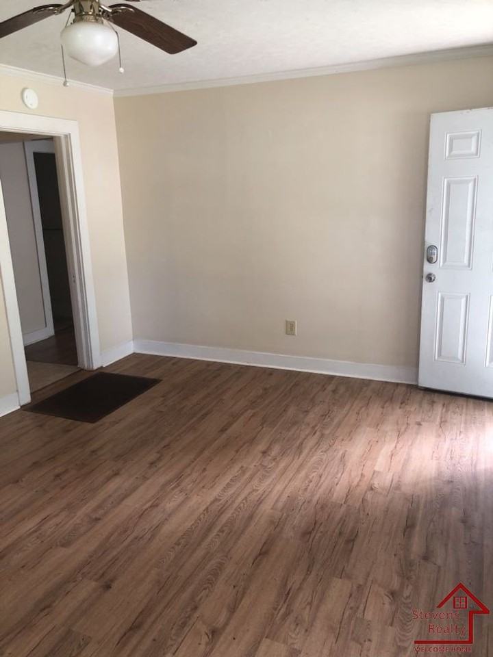 210 Sycamore St - Photo 2 of 18