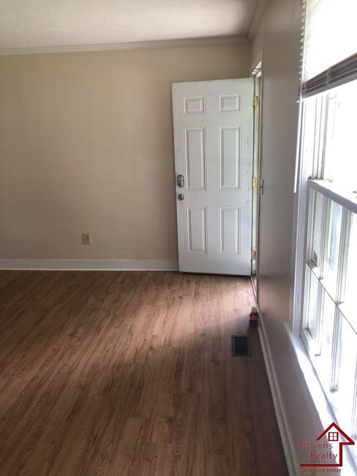 210 Sycamore St - Photo 3 of 18