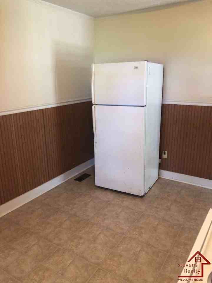 210 Sycamore St - Photo 5 of 18