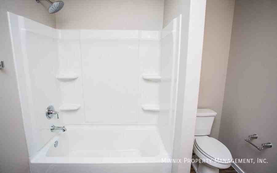2105 N Avenue L - Photo 6 of 34