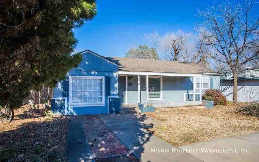 3318 32nd St - Photo 3 of 31