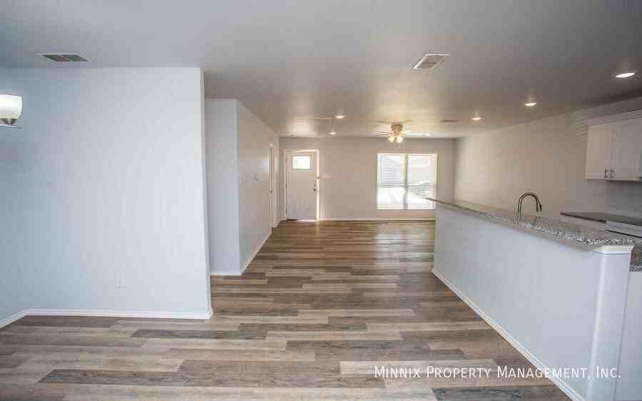 8434 10th Pl - Photo 2 of 35