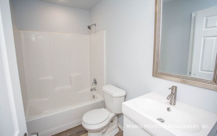 8434 10th Pl - Photo 3 of 35