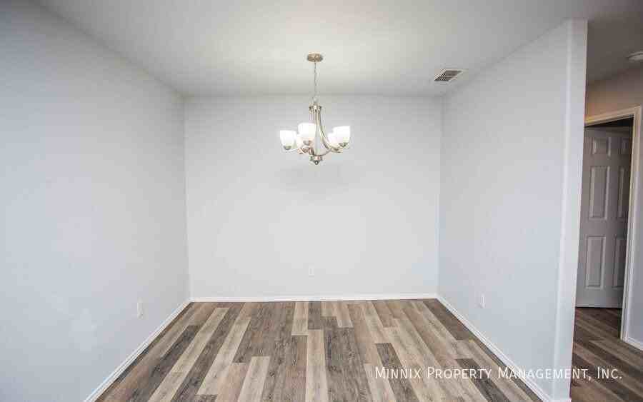 8434 10th Pl - Photo 6 of 35