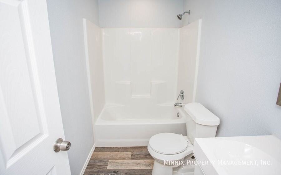 8434 10th Pl - Photo 7 of 35