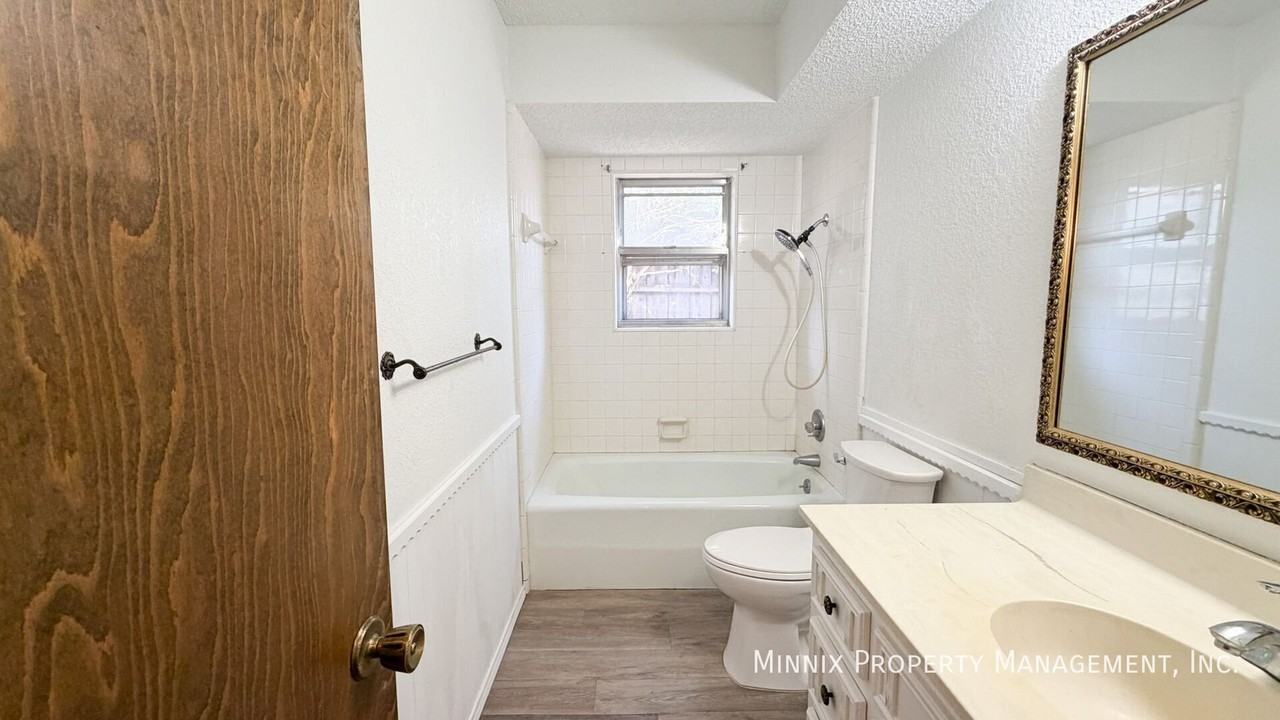 7004 Hartford Ave #A - Photo 7 of 22