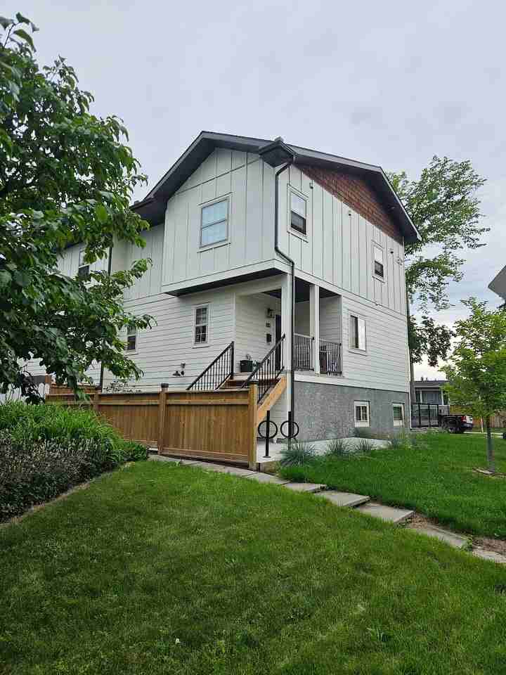1931 62 Ave Se - Photo 4 of 21
