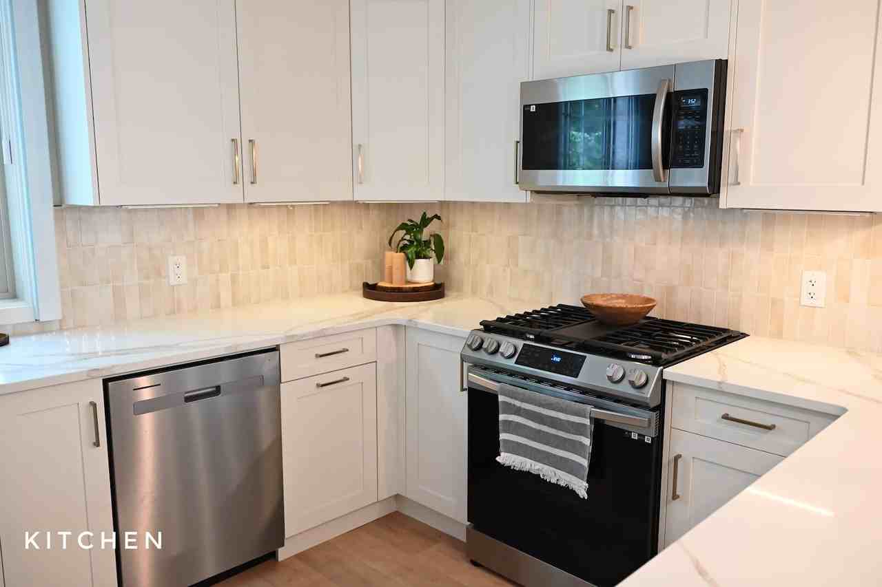 1931 62 Ave Se - Photo 5 of 21