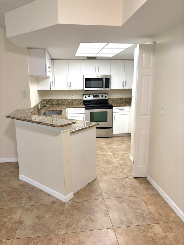 1100 Crestwood Ct S #1112 - Photo 5 of 22