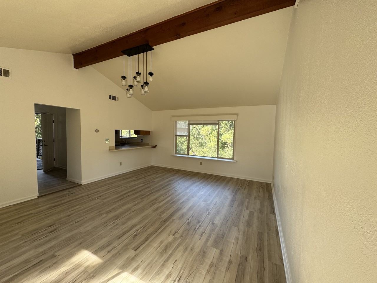 14690 Tuolumne Rd #C - Photo 2 of 9