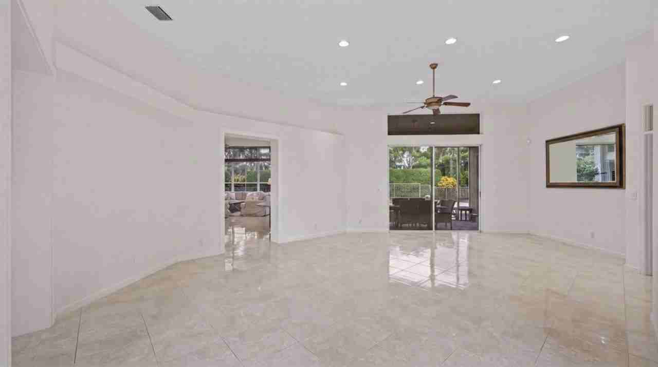 893 Forest Glen Ln #NA - Photo 3 of 34