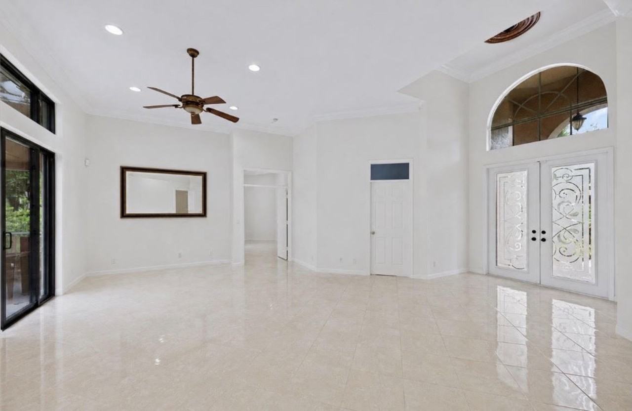 893 Forest Glen Ln #NA - Photo 5 of 34