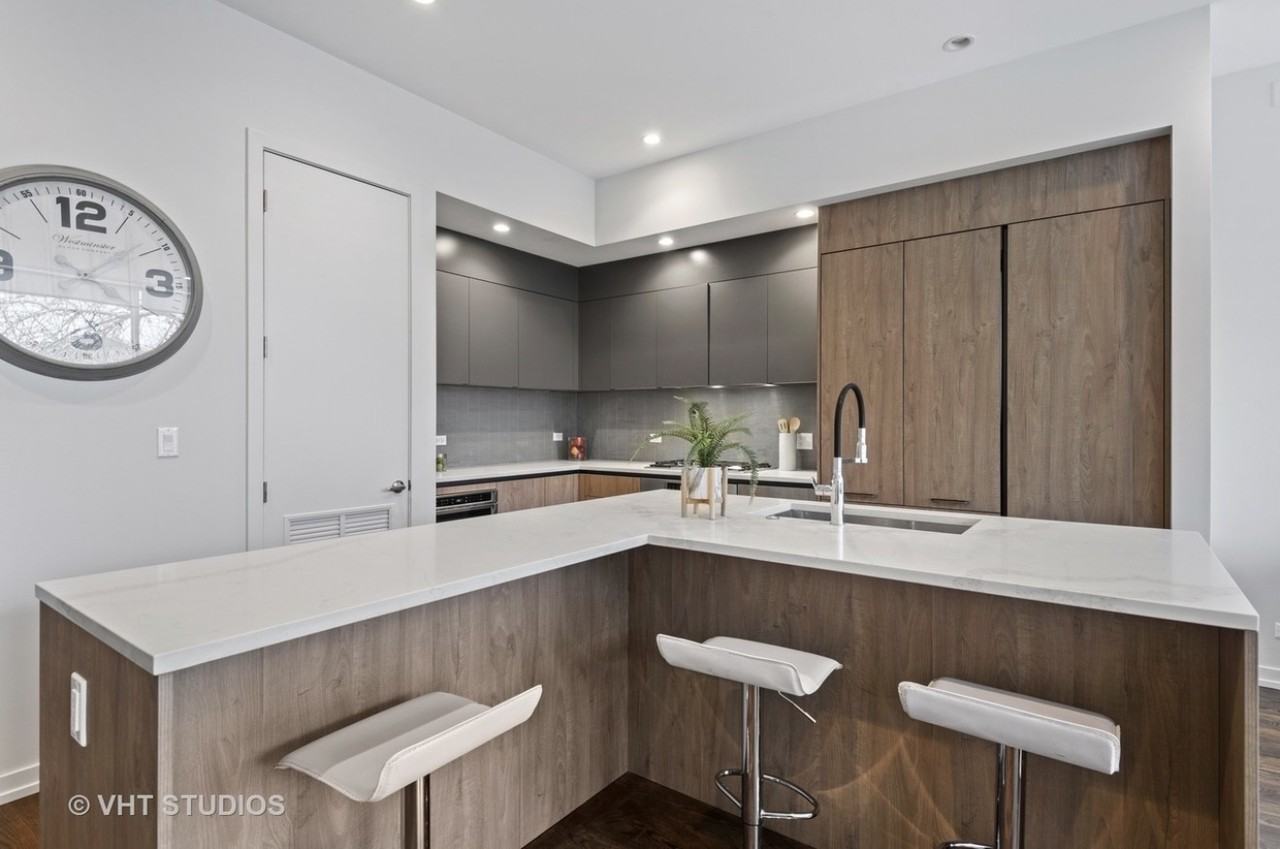 1512 W Huron St #2 - Photo 4 of 18