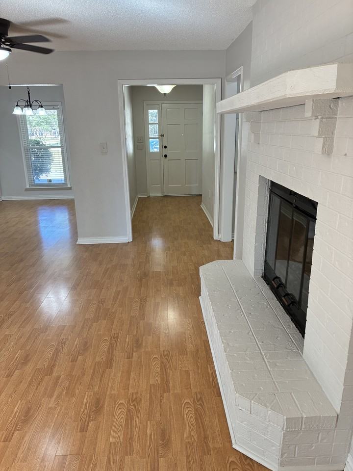212 Lexington Dr #NA - Photo 4 of 32