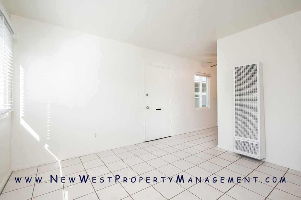 541 22nd St - Photo 5 of 16