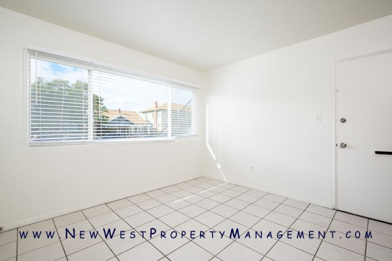 541 22nd St - Photo 6 of 16