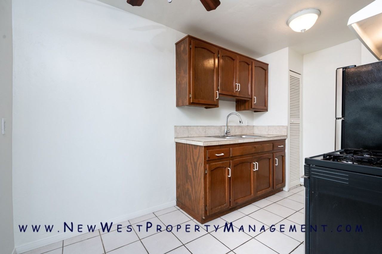 541 22nd St - Photo 7 of 16