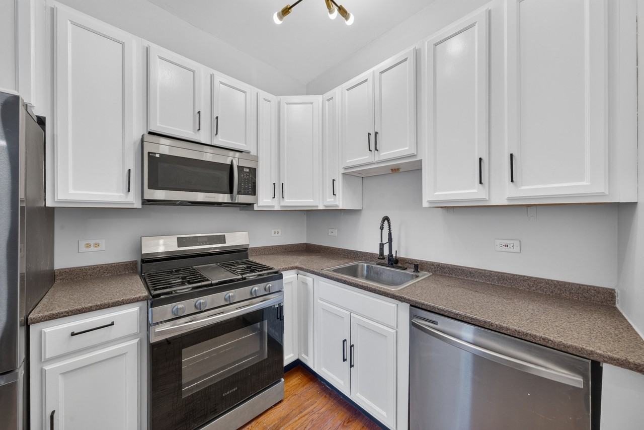 4944 S Michigan Ave #3 - Photo 3 of 22