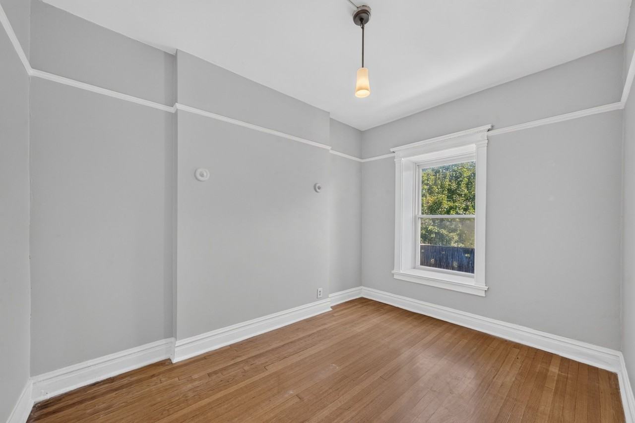 4944 S Michigan Ave #3 - Photo 5 of 22