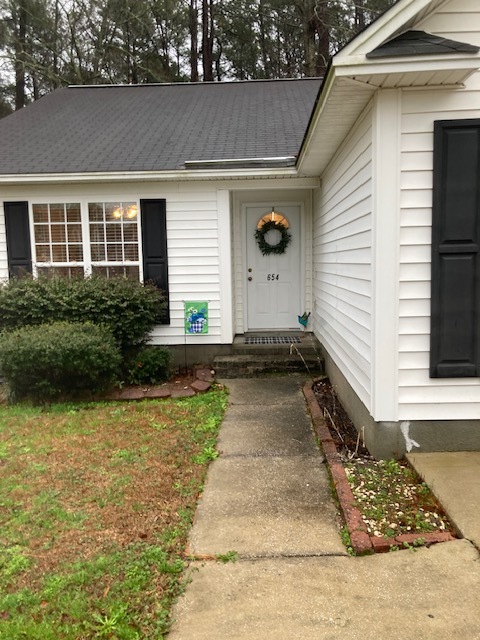 654 Aspen St - Photo 2 of 26