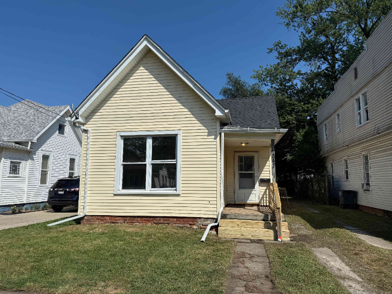 347 Parker Ave - Photo 2 of 11