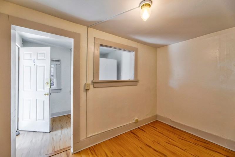 262 N 4th St #B - Photo 5 of 10